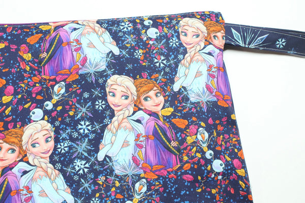 Frozen Sisters, Travel Bag with Panel