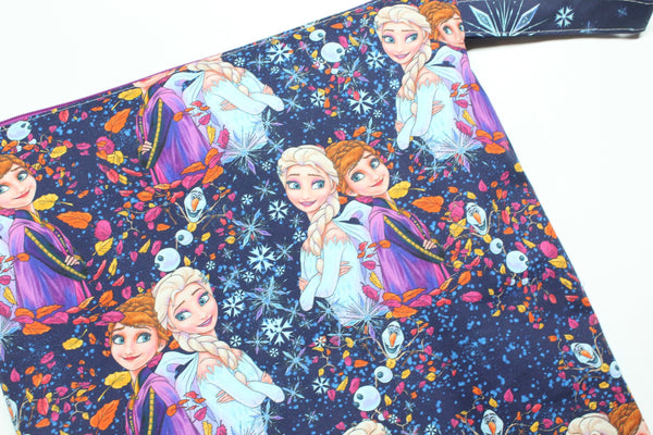 Frozen Sisters, Travel Bag with Panel